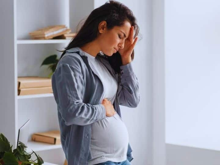 Bleeding During Pregnancy Is Normal Or Not Know From Expert Bleeding During Pregnancy: प्रेग्नेंसी के दौरान ब्लीडिंग होना नॉर्मल या फिर ये है किसी खतरे का संकेत? एक्सपर्ट से जानिए
