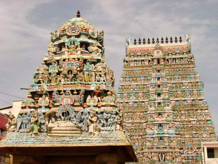 Thanjavur land belonging to Kumbakonam Sarangapani Swamy Temple which was under occupation was recovered TNN ஆக்கிரமிப்பில் இருந்த கும்பகோணம் சாரங்கபாணி சுவாமி கோயிலுக்கு சொந்தமான இடம் மீட்பு