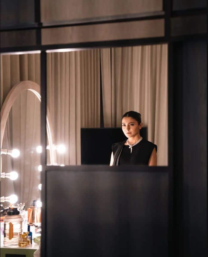 Anushka accessorised with a necklace
