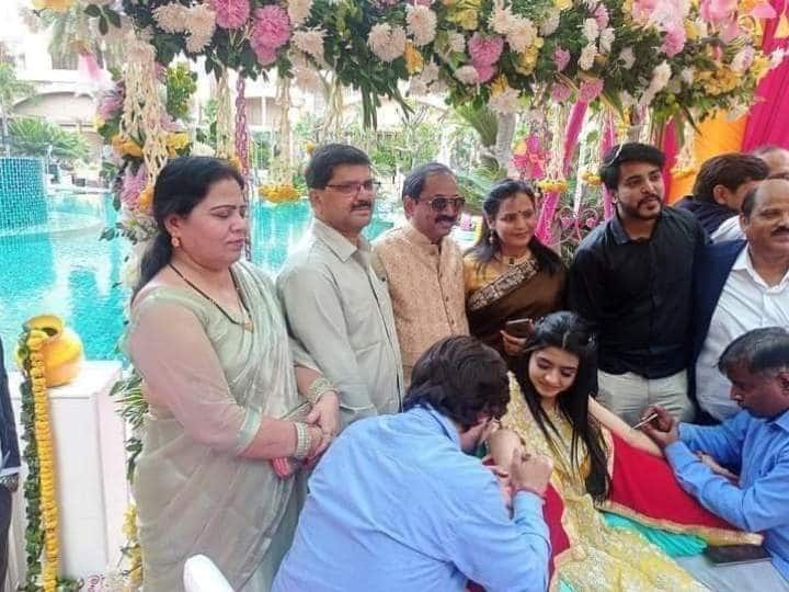 Akash Anand Wedding: बीएसपी (BSP) सुप्रीमो मायावती (Mayawati) के भतीजे आकाश आनंद (Akash Anand) की शादी को लेकर गुरुग्राम के एंबिएंस डॉट रिसोर्ट की फूलों से साज सजावट की जा रही है.