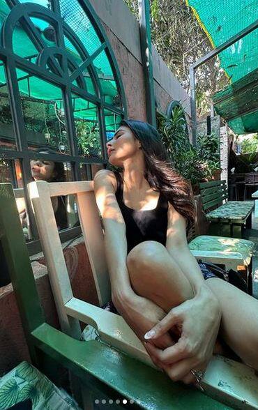 ਟੀਵੀ ਅਦਾਕਾਰਾ ਮੌਨੀ ਰਾਏ ਨੇ ਆਪਣੇ ਐਕਟਿੰਗ ਕਰੀਅਰ ਦੀ ਸ਼ੁਰੂਆਤ ਸਾਲ 2006 ਵਿੱਚ ਸੀਰੀਅਲ 'ਕਿਉੰਕੀ ਸਾਸ ਭੀ ਕਭੀ ਬਹੂ ਥੀ' ਨਾਲ ਕੀਤੀ ਸੀ। ਇਸ 'ਚ ਉਸ ਦੇ ਪ੍ਰਦਰਸ਼ਨ ਦੀ ਕਾਫੀ ਤਾਰੀਫ ਹੋਈ। ਸੀਰੀਅਲ 'ਨਾਗਿਨ' ਤੋਂ ਅਦਾਕਾਰਾ ਮੌਨੀ ਰਾਏ ਨੂੰ ਕਾਫੀ ਪਛਾਣ ਮਿਲੀ।