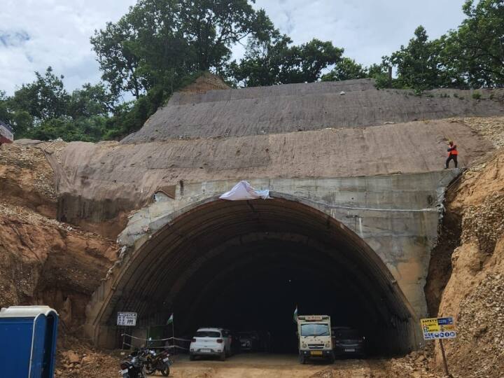 people will reach Delhi to Dehradun in 2 hours after NHAI Complete Six lane Expressway construction work in December 2023 Check details ann Non Stop Bus Service: मार्च 2024 से शूरू होगी ये सेवा, 2 घंटे में दिल्ली से देहरादून पहुंचेंगे लोग, जानें और क्या है इसकी खासियत?