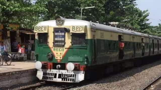 রবিবার পশ্চিমবঙ্গ জুডিশিয়াল সার্ভিস পরীক্ষা থাকায় হাওড়া-বর্ধমান কর্ড লাইনে ২ জোড়া স্পেশাল ট্রেন চালানো হবে।