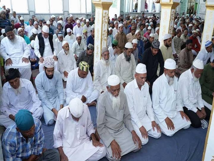 Ramadan 2023 Devotees offered prayers on the first Friday of Ramadan In Jaipur Ajmair Tonk Bhilwara Ann Ramadan 2023: अकीदतमंदों ने अदा की रमजान के पहले जुमे की नमाज, खुदा की बारगाह में किया सजदा