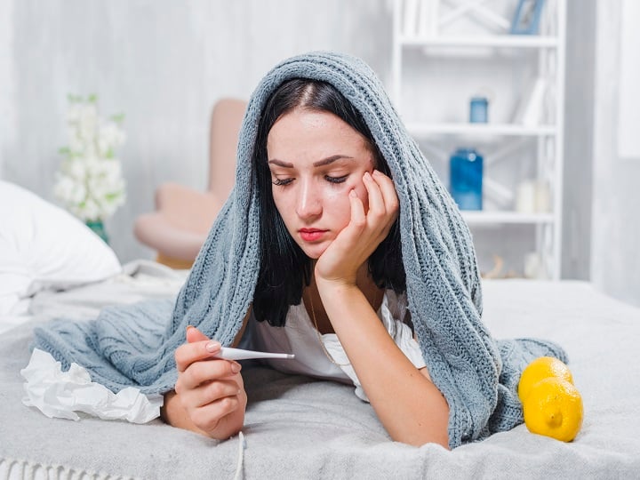 Healthcare tips 5 things you should not eat when suffering from fever बुखार होने पर भूलकर भी ना खाएं ये 5 चीजें नहीं तो बॉडी टेंपरेचर घटने की जगह उल्टा बढ़ जाएगा