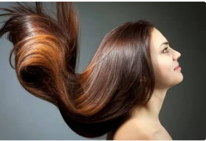 केसांवर विविध प्रोडक्ट्सचा वापर करण्याआधी डॉक्टरांचा सल्ला घ्यावा (Hair Care Tips). केमिकल्स असणारे शॅम्पू, कंडिशनर वापरणे टाळावे.