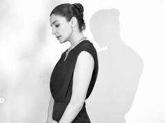 Photos: कोहली की वाइफ Anushka Sharma ने ब्लैक ड्रेस में ढाया कहर, इस फैशन को यंग गर्ल्स भी करना चाहेंगी फॉलो