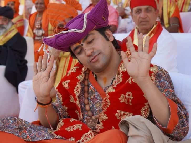 Another FIR lodged against Bageshwar Dham Pandit Dhirendra Shastri in Rajsamand ANN Bageshwar Dham: पंडित धीरेंद्र शास्त्री के खिलाफ राजस्थान में दूसरी FIR दर्ज, विवादित भाषण सुनकर 5 युवकों ने की थी ये हरकत