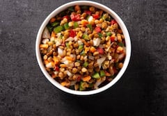 Masala Chickpeas Recipe: हेल्दी नाश्ता बनाने की सोच रहे हैं तो ज़ीरो-ऑयल मसाला छोले बनाएं, यह है पूरी रेसिपी