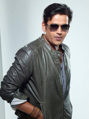 लेकिन आज हम बात करने जा रहे हैं रवि किशन के उन दिनों की जहां वह एक एक पैसे के लिए मोहताज हुआ करते थे. क्या आप जानते हैं रवि किशन जब मुंबई आए थे तो वह मां से केवल ₹500 लेकर पहुंचे थे.