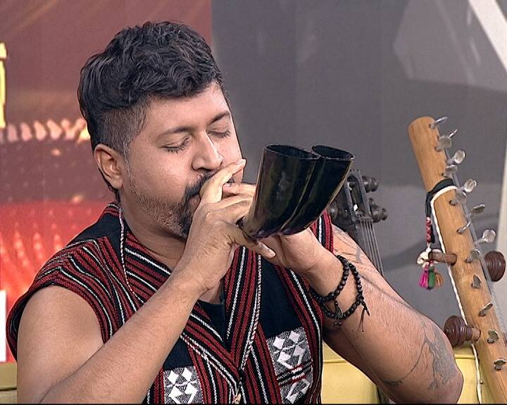 Majha Katta Folk music artist Madhur Padawal composer and researchers of Folk music instruments know about it Majha Katta: लोकवाद्यांचा जादूगर मधुर पडवळ! देशविदेशातील 80 वाद्यांवर प्रभुत्व