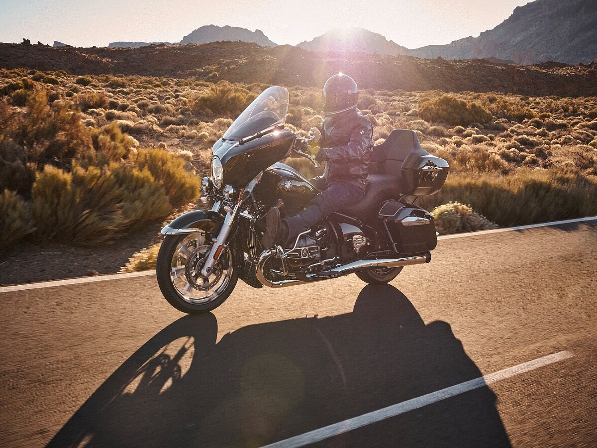 Check Out The Huge BMW R18 Transcontinental Cruiser Bike