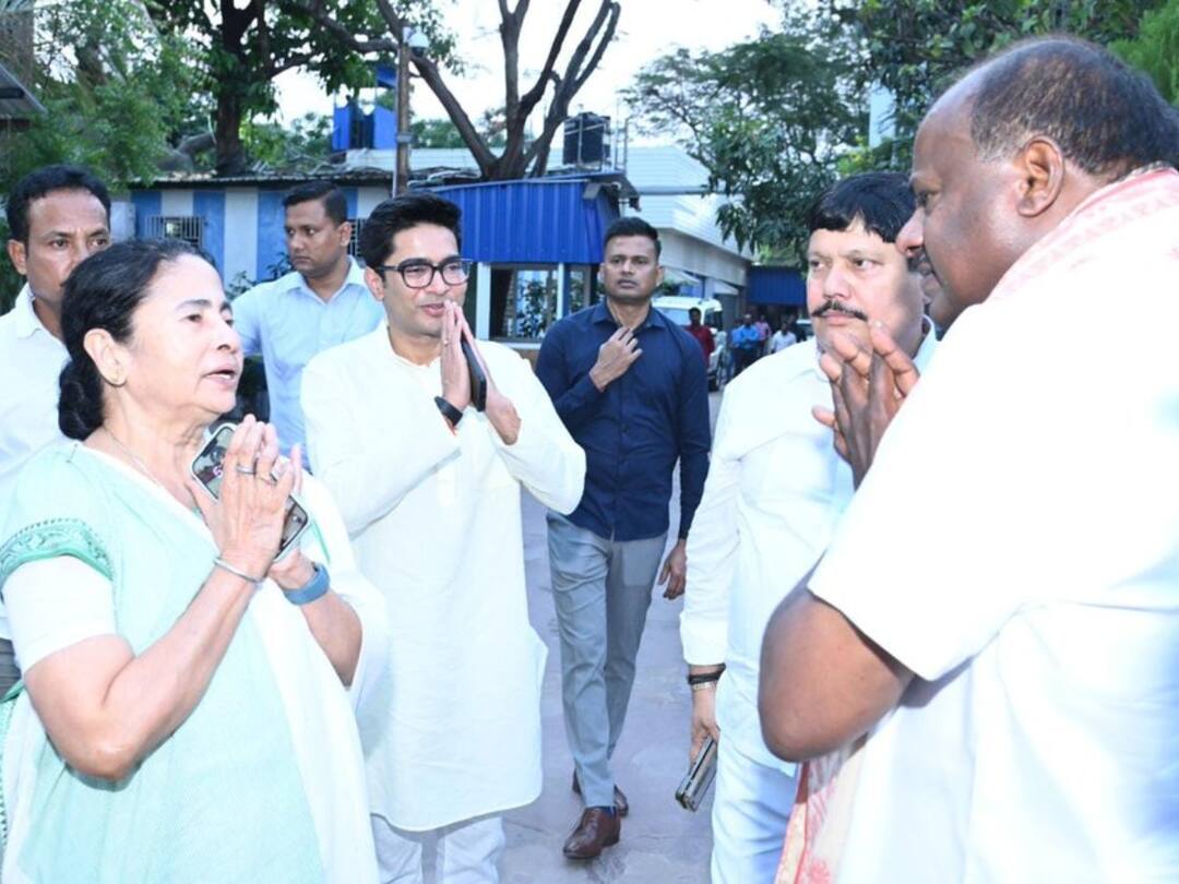 மம்தா பானர்ஜியுடன் குமாரசாமி திடீர் சந்திப்பு: மீண்டும் சூடு பிடிக்கிறதா மூன்றாவது அணி பேச்சுவார்த்தை! நடந்தது என்ன?