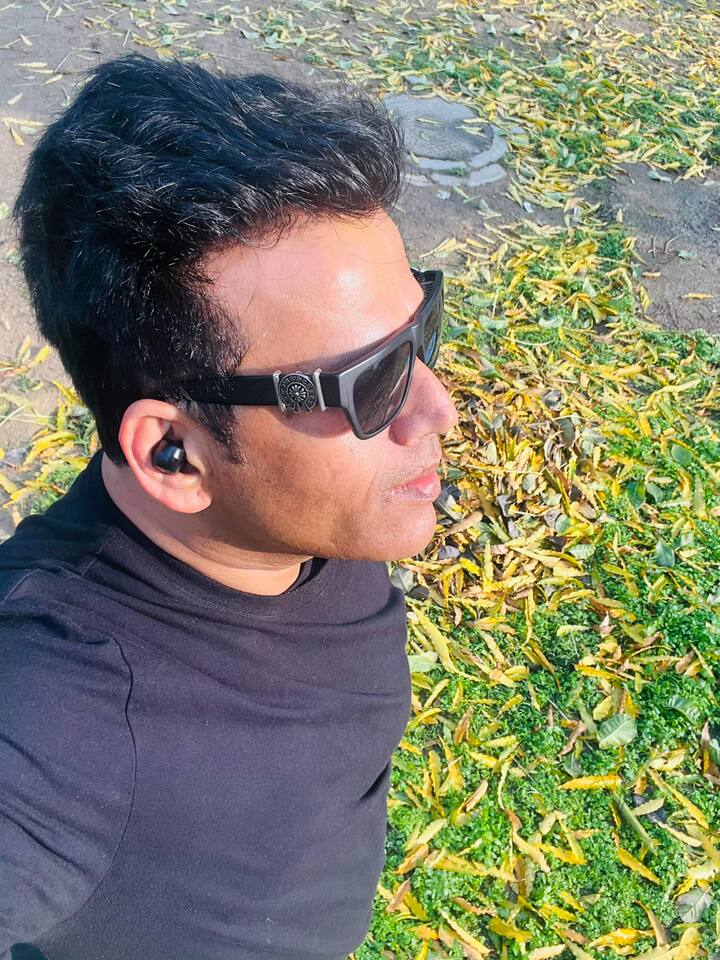 बेहद कम लोग जानते हैं कि रवि किशन ने अपने ख्वाबों को उड़ान भरने के लिए पिता से बगावत कर मुंबई की ओर कदम बढ़ाए थे. रवि किशन के पिता नहीं चाहते थे कि उनका बेटा फिल्मों में काम करे लेकिन आगे चलकर उन्होंने अपने पिता की सोच को बदल डाला था.