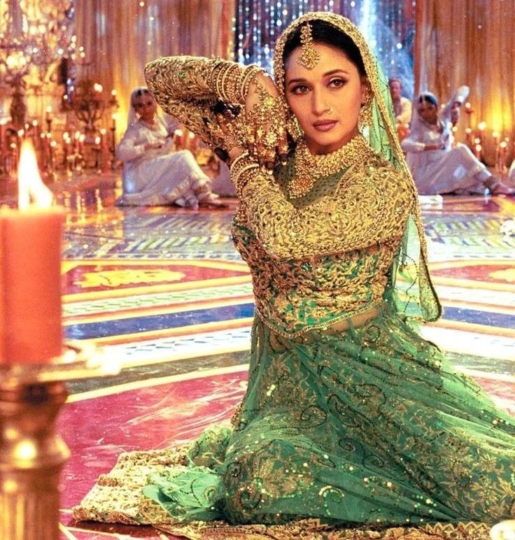 20 Bollywood Dance Sequences Featuring Strong Women | DESIblitz