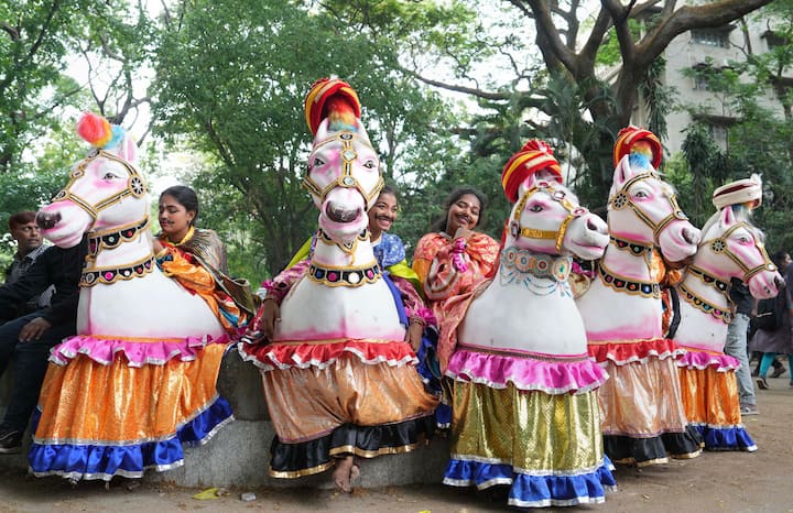 The Habba is an intriguing mix of many globally and nationally renowned artisans who come to the festival to showcase their art and craft. (Image Source: PTI)