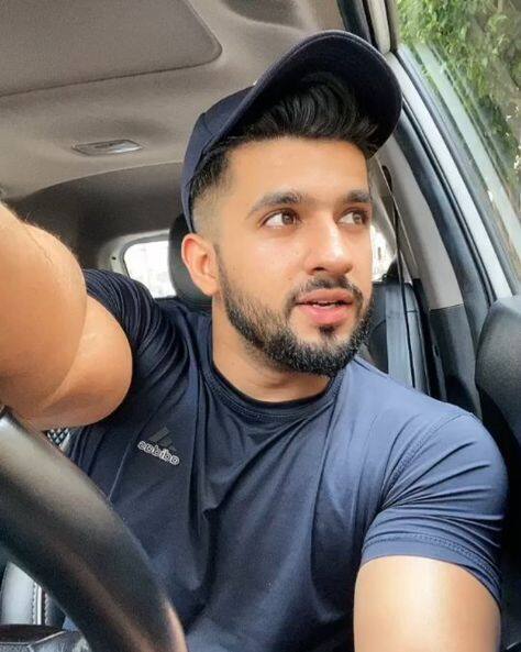 ਪੰਜਾਬੀ ਮਾਡਲ ਤੇ ਸਮਾਜ ਸੇਵੀ ਅਨਮੋਲ ਕਵਾਤਰਾ ਨੇ ਹੁਣ ਇਨ੍ਹਾਂ ਸੈਲੇਬ੍ਰਿਟੀਆਂ 'ਤੇ ਸਵਾਲ ਚੁੱਕੇ ਹਨ। ਅਨਮੋਲ ਨੇ ਆਪਣੇ ਸੋਸ਼ਲ ਮੀਡੀਆ ਅਕਾਊਂਟ 'ਤੇ ਇੱਕ ਵੀਡੀਓ ਸ਼ੇਅਰ ਕੀਤੀ ਹੈ