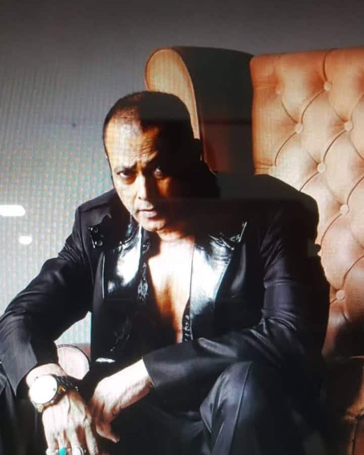 वहीं कुछ वक्त पहले एक्टर की एक्सीडेंट की खबर भी सामने आई थी. इस एक्सीडेंट में एक्टर की पत्नी और बेटी को थोड़ी चोटें लगी थी. लेकिन सभी खतरे से बाहर थे.