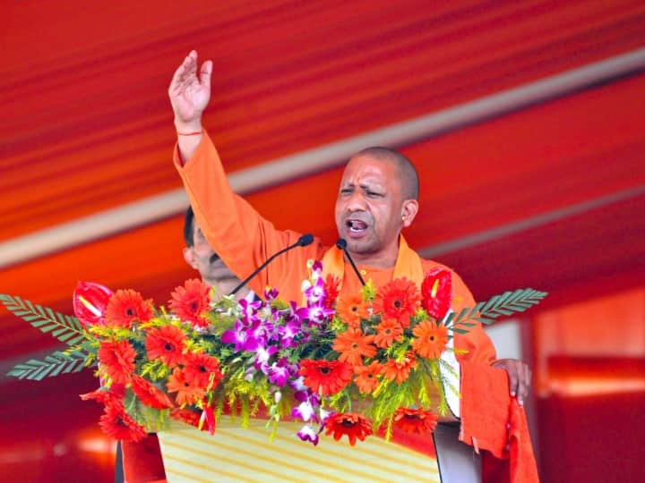 Azamgarh Uttar Pradesh CM Yogi Adityanath Amit Shah appealed to make PM Narendra Modi 2024 Lok Sabha elections ANN UP Politics: 'जाति-मजहब के मकड़जाल में फंसा था प्रदेश लेकिन...', पीएम मोदी का नाम लेकर CM योगी का बड़ा दावा