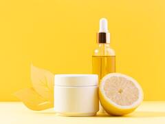 इन पांच चीज़ों को मिलाकर घर पर ही बनाएं विटामिन सी फेस सिरम...दमक उठेगी त्वचा