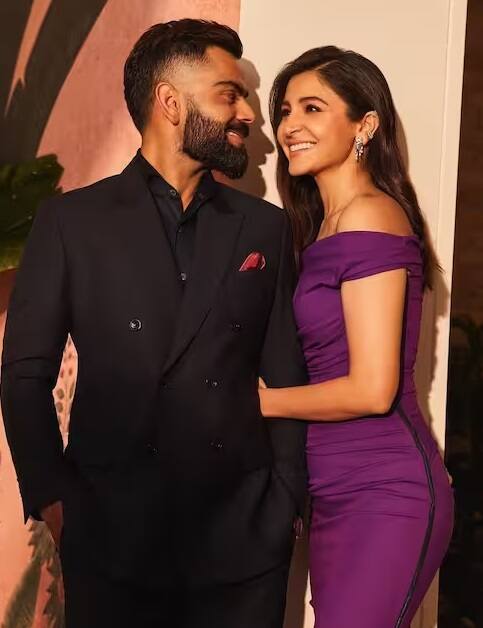 બોલિવૂડ અભિનેત્રી અનુષ્કા શર્મા અને તેના ક્રિકેટર પતિ વિરાટ કોહલીએ ગુરુવારે ઈન્ડિયન સ્પોર્ટ્સ ઓનર ઈવેન્ટમાં હાજરી આપી હતી. ઈવેન્ટમાં જતા પહેલા કપલે તેમના ઘરે એક ફોટોશૂટ કરાવ્યું હતું. જેની તસવીરો હવે અનુષ્કાએ તેના સોશિયલ મીડિયા પર શેર કરી છે.