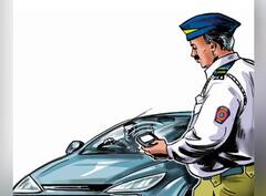 Pune crime news : तरुणांना धाक नेमका कुणाचा? ट्राफिक पोलिसांनी कार थांबवली अन् पठ्ठ्याने पोलिसांनाच फरपटत नेलं...