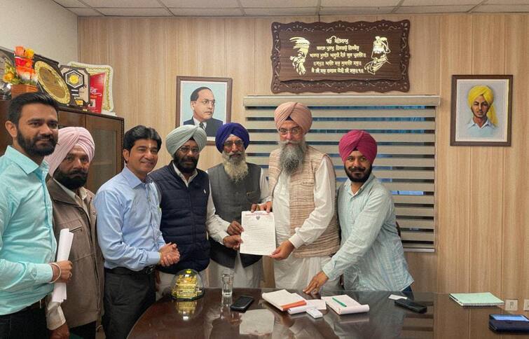 NAMBERDAR UNION DELEGATION CALLS ON PUNJAB VIDHAN SABHA SPEAKER ਨੰਬਰਦਾਰ ਯੂਨੀਅਨ ਵੱਲੋਂ ਮੰਗਾਂ ਸਬੰਧੀ ਵਿਧਾਨ ਸਭਾ ਸਪੀਕਰ ਨਾਲ ਮੀਟਿੰਗ