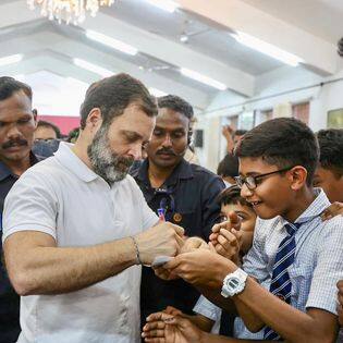இந்திய இளைஞர் காங்கிரஸ், இவர் தலைமையில் துடிப்புடன் செயல்பட்டது