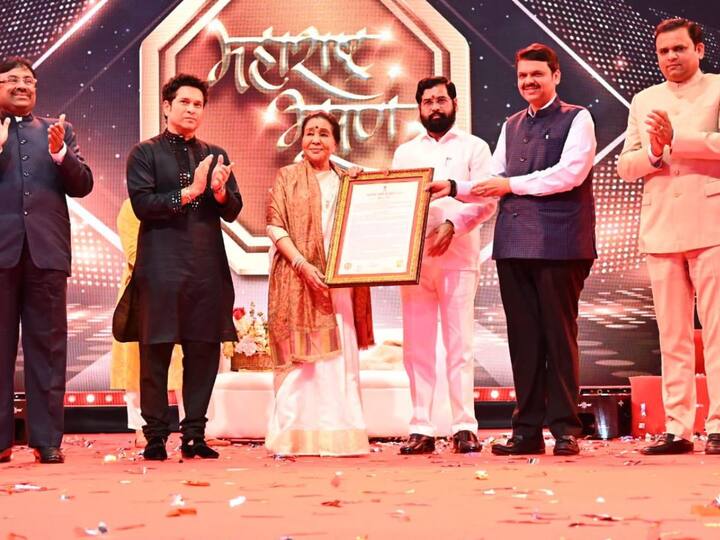 आशा भोसले यांनी अनेक हिट गाणी गायली. त्यांच्या गाण्यांना प्रेक्षकांची विशेष पसंती मिळाली.