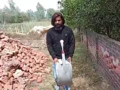 सारस से दोस्ती करने वाले आरिफ की बढ़ीं मुश्किलें, अब वन विभाग ने भेजा नोटिस, लगाया ये आरोप