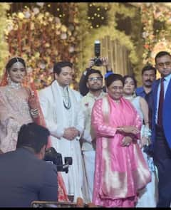 Mayawati Nephew Wedding: भतीजे आकाश आनंद की शादी में पहुंचीं बसपा सुप्रीमो मायावती, देखें खास तस्वीरें