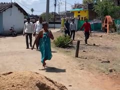 MP News: बिजलीकर्मियों के शर्मनाक व्यवहार पर एक्शन, दो कर्मचारी निलंबित, अमर्यादित वीडियो वायरल करने पर एक के खिलाफ FIR