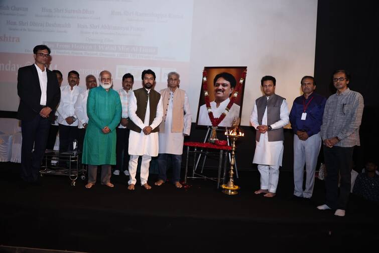 first International Film Festival in Latur 17 international films showcase in three days marathi news International Film Festival : लातुरात पहिल्या आंतरराष्ट्रीय चित्रपट महोत्सवाची जल्लोषात सुरुवात; तीन दिवसांत तब्बल 17 आंतरराष्ट्रीय चित्रपटांची मेजवानी 