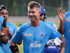 दिल्ली कैपिटल्स की जर्सी में डेविड वॉर्नर ने का डांस परफॉर्मेंस, वीडियो देख वाइफ ने किया कमेंट