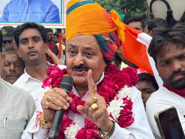 Rajasthan Politics: 'गांधी परिवार ने देश के लिए नहीं, देशवासियों का खून बहाया', भवानी सिंह ने कांग्रेस पर लगाया आरोप Rajasthan Elections 2023 Bhawani Singh Rajawat Targets congress and rahul gandhi advised to go Supreme Court ANN Rajasthan Politics: 'गांधी परिवार ने देश के लिए नहीं, देशवासियों का खून बहाया', भवानी सिंह ने कांग्रेस पर लगाया आरोप