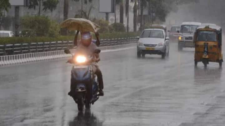 আগামী ২৪ ঘন্টায় মালদা ও দুই দিনাজপুরে বিক্ষিপ্তভাবে দু এক জায়গায়  হালকা বৃষ্টির সম্ভাবনা।