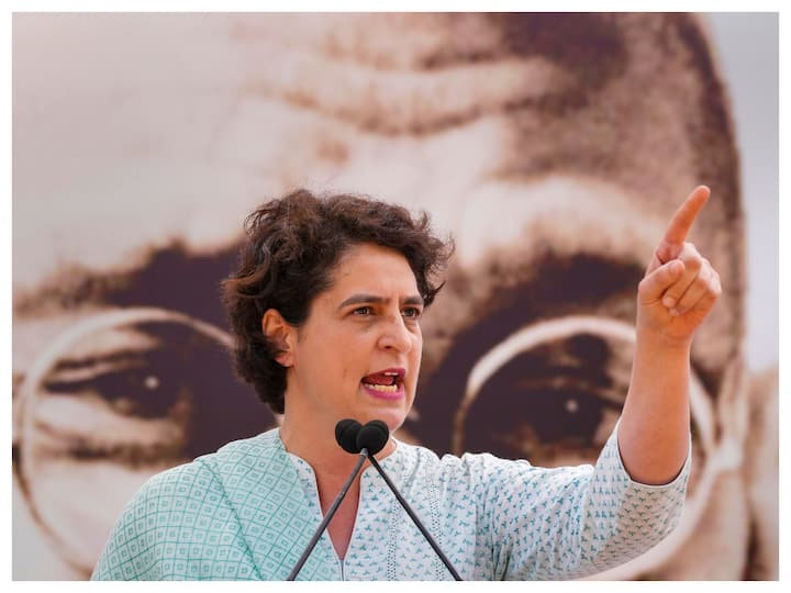 'Ye Adani Hai Kaun': Priyanka Gandhi's Fiery Attack On BJP At Sankalp Satyagraha 'Ye Adani Hai Kaun': Priyanka Gandhi's Fiery Attack On BJP At Sankalp Satyagraha — WATCH