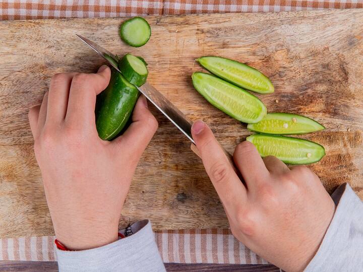 do not eat  cucumber  at nigt its harmful to your health Health: જો આ સમય સલાડમાં કાકડી ખાશો તો ફાયદા બદલે થશે આ નુકસાન