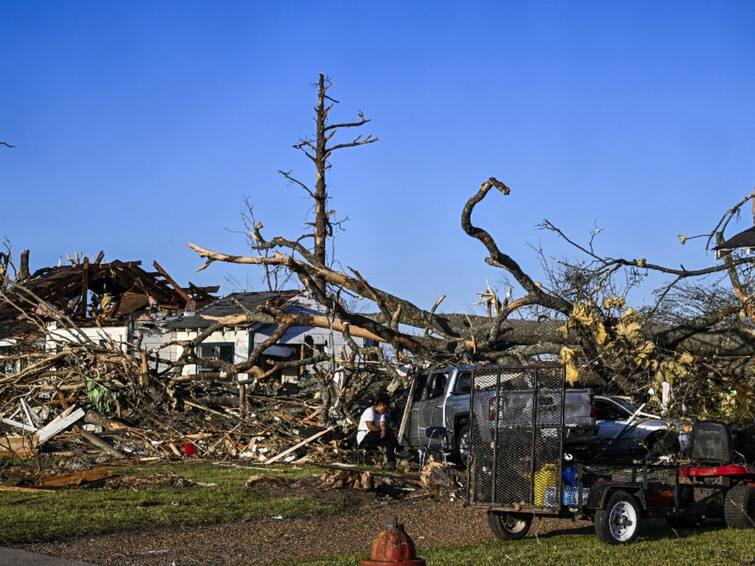 Mississippi Tornado Death Toll Rises To 25 Dozens Injured Many Left