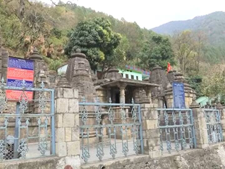 यह भी कहा जाता है कि इसका निर्माण 8वीं सदी में शंकराचार्य द्वारा हुआ. भारतीय पुरातात्विक सर्वेक्षणा के अनुसार इनका निर्माण 8वीं से 11वीं सदी के बीच कत्यूरी वंश के राजाओं द्वारा किया गया. कुछ वर्षों से इन मंदिरों की देखभाल भारतीय पुरातात्विक सर्वेक्षण के अधीन है.
