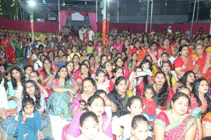 ધારાસભ્ય દર્શના વાઘેલાએ સમાજની મહિલાઓ સાથે સમય વિતાવ્યો હતો.