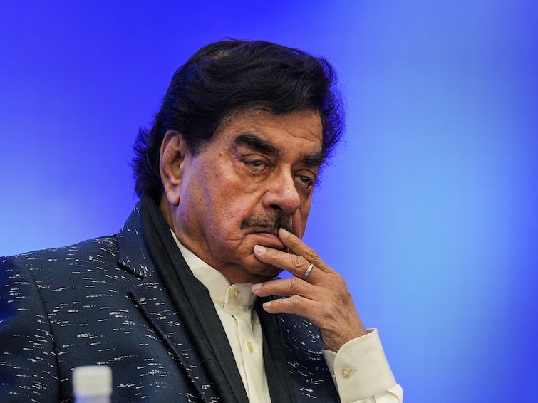 Shatrughan Sinha Hits Out At PM Modi Over Rahul Gandhi’s Disqualification
