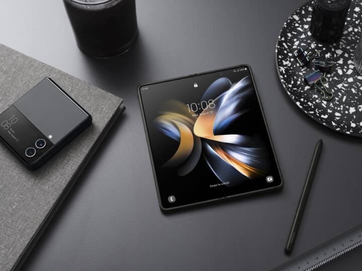 When Should you Buy a Foldable Smartphone or when not क्या फोल्डेबल फोन खरीदना समझदारी है? क्या इसके कोई फायदे हैं?