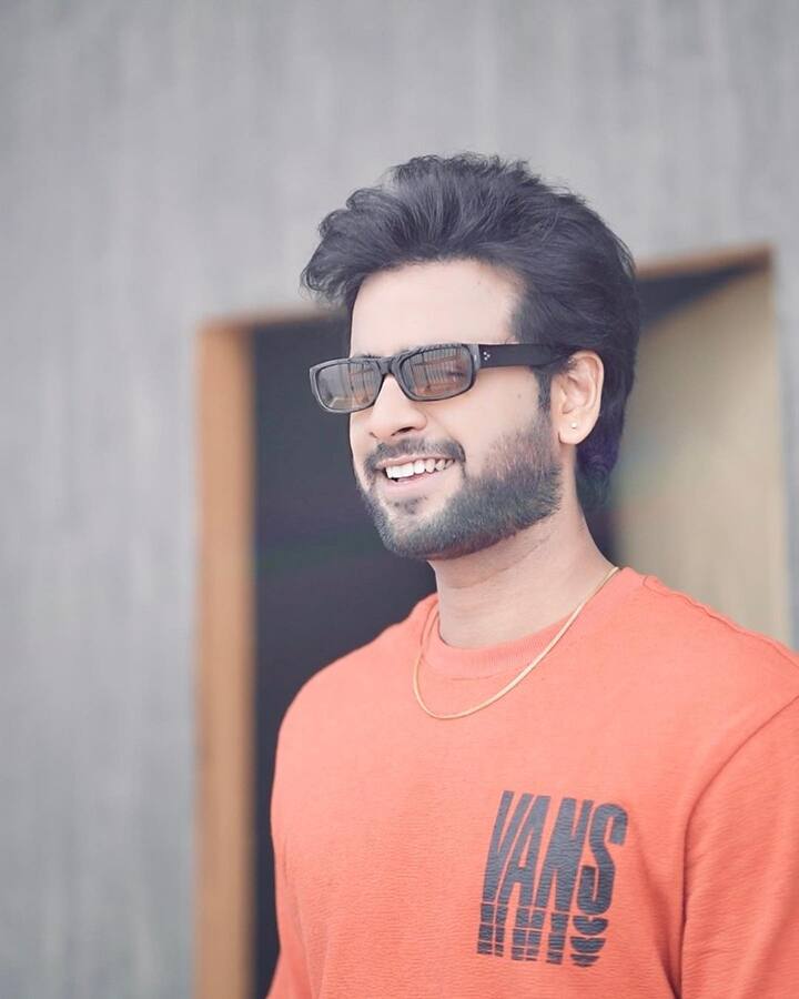 இந்நிகழ்ச்சி 3 சீசன்களை வெற்றகரமாக கடந்து, நான்காவது சீசனில் சில வாரங்களுக்கு முன்னர் அடியெடுத்து வைத்தது