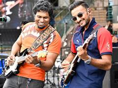 RCB Unbox Event में दिखा हर्षल पटेल का जलवा, दमदार बॉलिंग के बाद गिटार बजाकर फैंस को बनाया दीवाना