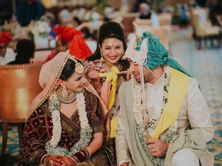 Riya Dahiya Wedding: टीवी एक्ट्रेस दिव्यांका त्रिपाठी ने अपनी ननद रिया दहिया की शादी में जमकर धमाल मचाया है. इस मौके की तस्वीरों को भी दिव्यांका त्रिपाठी ने सोशल मीडिया पर शेयर किया है.