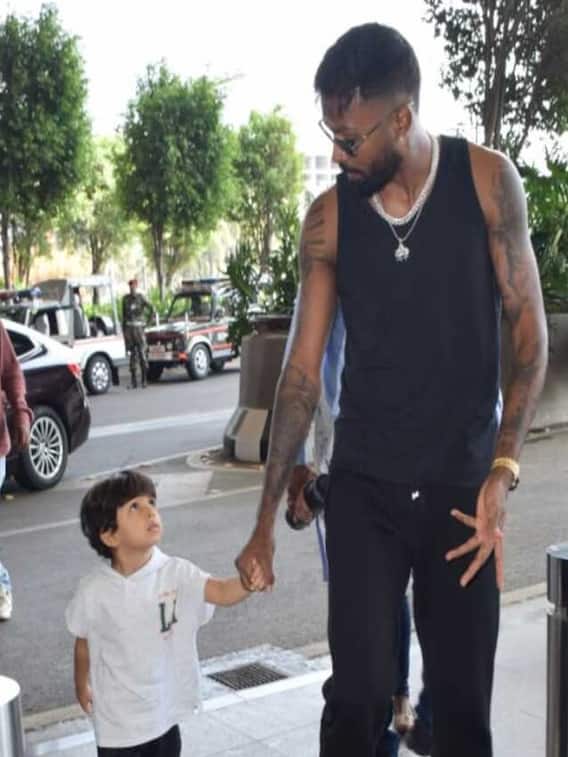 Hardik Pandya Spotted With Family At The Airport