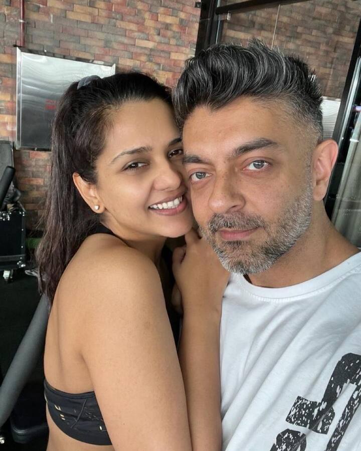 अब शादी के बाद दलजीत कौर अपने पति के साथ ऑफिशियली केन्या में शिफ्ट हो गई हैं. एक्ट्रेस ने वहां से अपनी कुछ तस्वीरें शेयर की हैं.