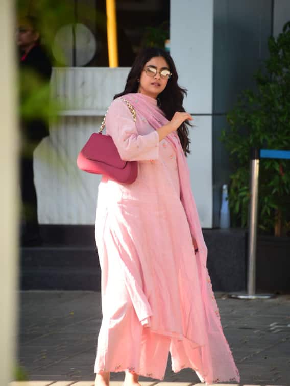 Keerthy Suresh Looks Elegant In Pink Ethnic Suit; Check Out Pics