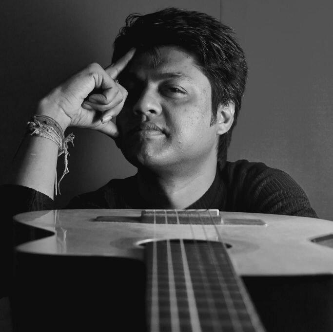 ছবিটি পরিচালনার দায়িত্বে রয়েছেন অর্জুন দত্ত। চিত্রনাট্য লিখেছেন অর্জুন ও আশীর্বাদ মৈত্র।